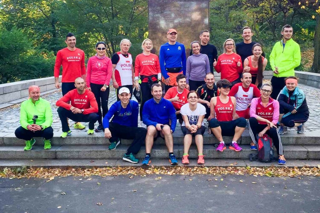 POLSKA Running Team wraz z goścmi na rozgrzewce przed maratonem w Central Parku